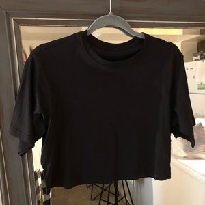 lululemon Cortes crop tee light black 4 NWT